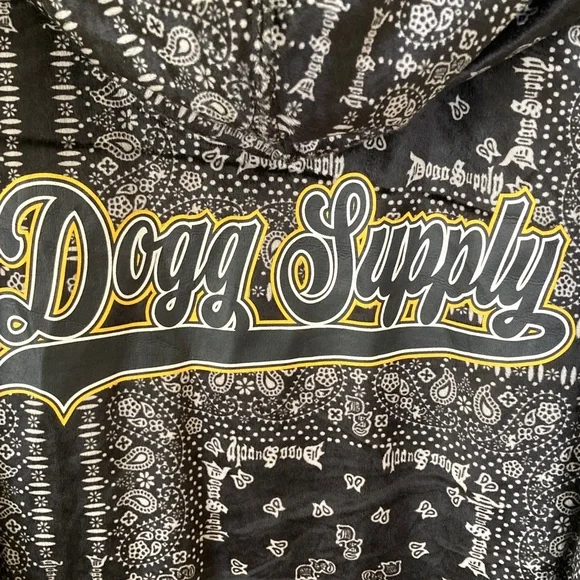 NWOT Dogg Supply Black Patterned Men's Robe - Picture 2 of 6